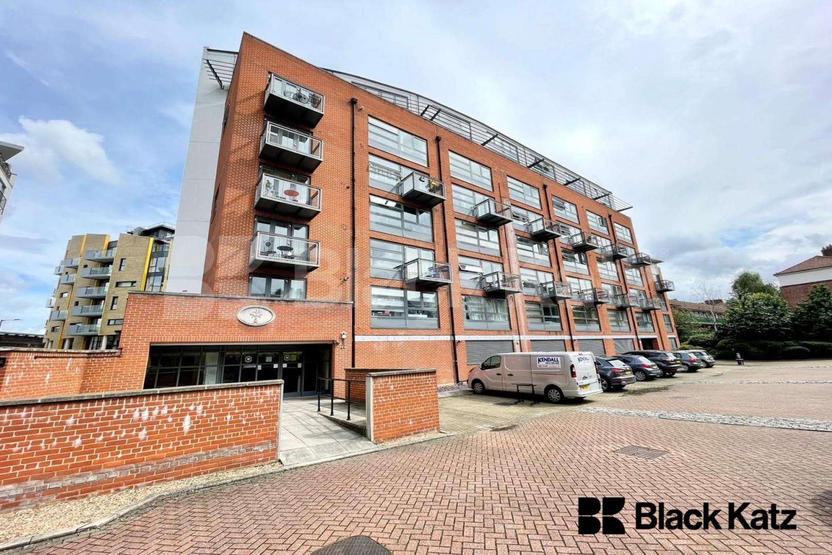 Duplex one bedroomed apartment which Includes Residents Parking & Water Rates Florin Court. Tanner Street, London Bridge 